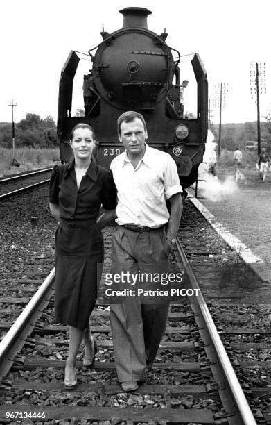 Romy Schneider et Jean-Louis Trintignant sur le tournage du film 'Le Train' réalisé par Pierre Granier Deferre, le 29 juin 1973, France.