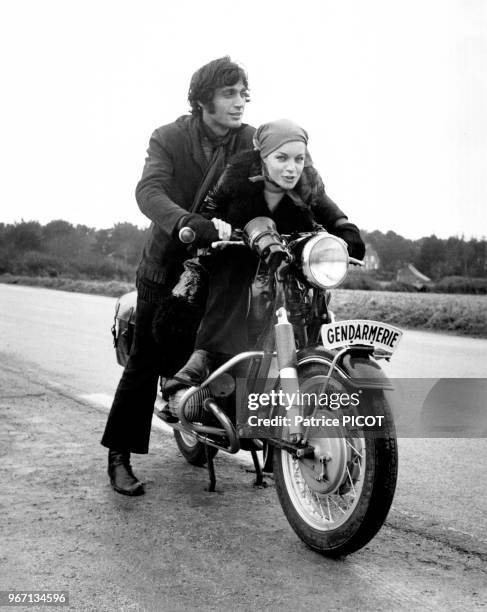 Romy Schneider et Gabriele Tinti sur le tournage du film 'Qui' réalisé par Léonard Keigel, le 19 février 1970 en France.