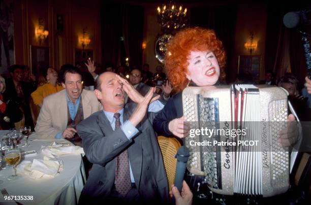 Jacques Chirac, Yvette Horner et Michel Leeb lors de l'anniversaire du compositeur Loulou Gasté au Fouquet's le 17 mars 1991 à Paris, France.