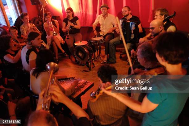Musicians play klezmer music during an open jam session of Klezmer Sessions Neukoelln at Oblomov bar in Neukoelln district on June 2, 2018 in Berlin,...