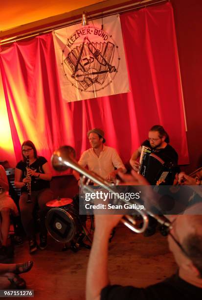 Musicians play klezmer music during an open jam session of Klezmer Sessions Neukoelln at Oblomov bar in Neukoelln district on June 2, 2018 in Berlin,...