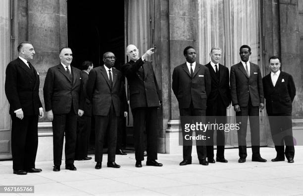 The king of Burundi Mwambutsa IV listens to French president Charles de Gaulle during his official visit to France, on November 30, 1962 on the steps...