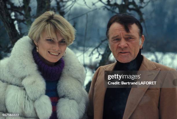 Richard Burton et son epouse Suzie Hunt le 22 decembre 1977 a Gstaad, Suisse.