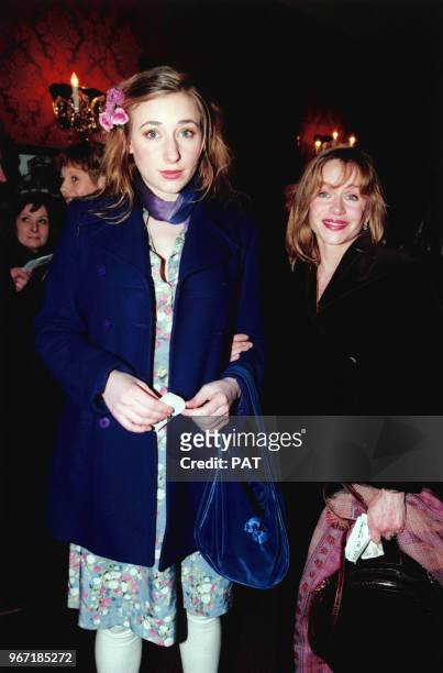 Julie Depardieu et Elisabeth Depardieu lors de la Générale de la pièce "Le Libertin" de Eric-Emmanuel Schmitt à Paris le 24 février 1997, France.