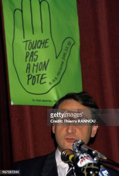 Portrait de Bertrand Delanoe lors d'une soirée de SOS Racisme le 21 février 1985 à Paris, France.