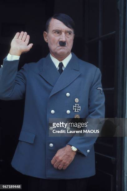 Portrait de Billy Frick, acteur sosie d'Adolf Hitler, dans une parodie du dictateur le 30 juin 1973 à Paris, France.
