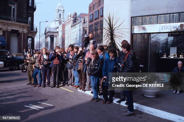 Photographes de presse lors des fiançailles du prince Andrew d'York le 19 mars 1986 à Londres au Royaume-Uni.