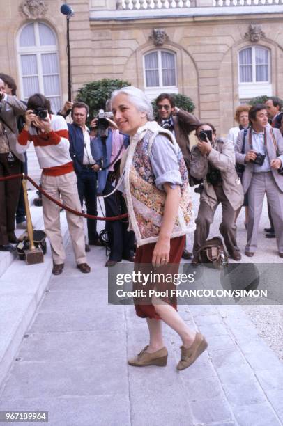 Nicole Questiaux, ministre de la Solidarité nationale, arrive à l'Elysée pour le Conseil des ministres, le 24 juin 1981 à Paris, France.