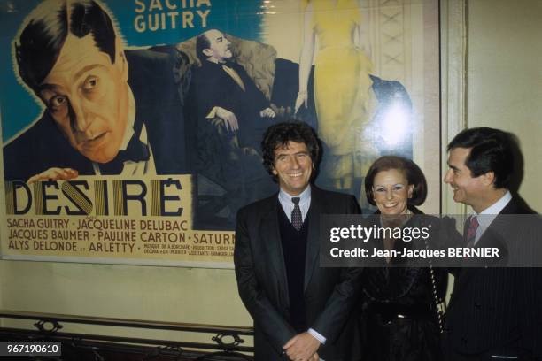Jack Lang et Jean-Claude Brialy visitent l'exposition Sacha Guitry en présence de la productrice Jacqueline Cormier le 30 janvier 1984 à Paris,...