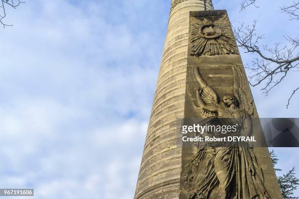 Monument avec symbole maçonnique le 22 novembre 2014 au cimetière du Père Lachaise, Paris, France.