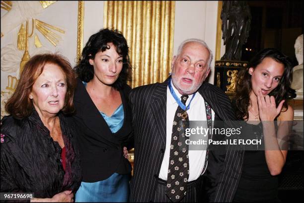 Michel Serrault avec sa femme et ses deux filles.