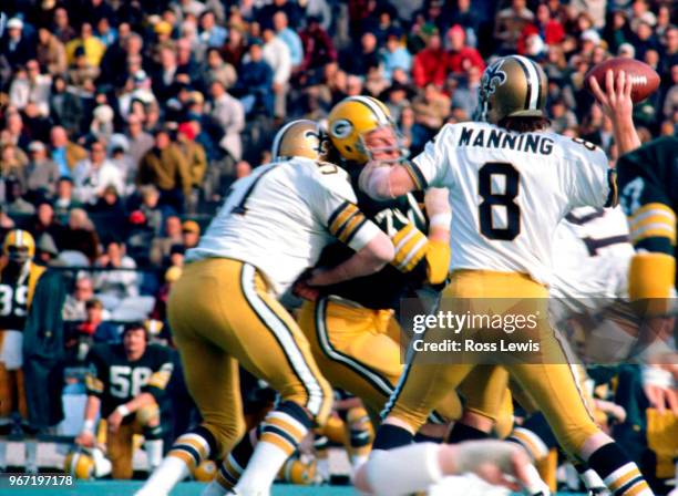 Archie Manning, Quarterback of the New Orleans Saints, during the final NFL football game of the 1972 season against the Green Bay Packers in Tulane...