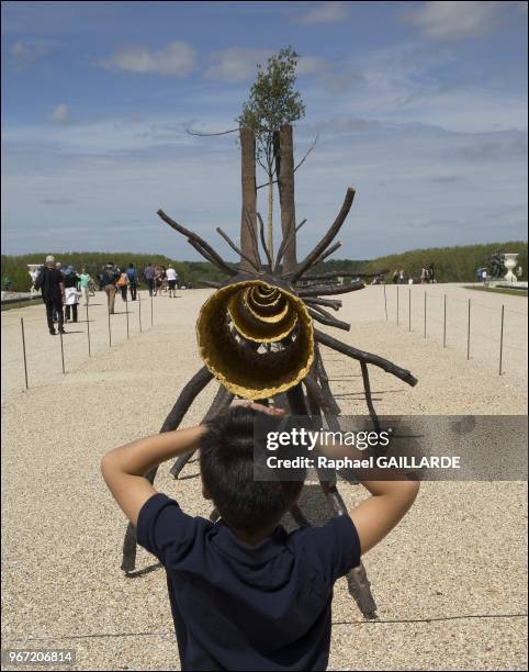 Le Chateau de Versailles accueille l'artiste Giuseppe Penone le 15 juin 2013 pour son rendez vous annuel avec la creation contemporaine. L'artiste...