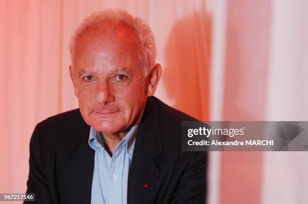 Debat politique, aux Bains Douches, du parti La Diagonale "Pour un Sarkozisme de gauche" avec comme invite Marin Karmitz, president et fondateur du...