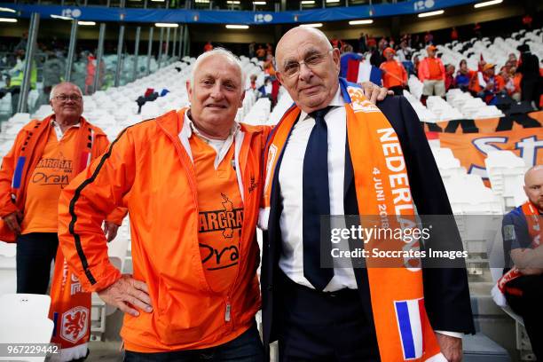 Supporters of Holland with Michael van Praag of KNVB during the International Friendly match between Italy v Holland at the Allianz Stadium on June...