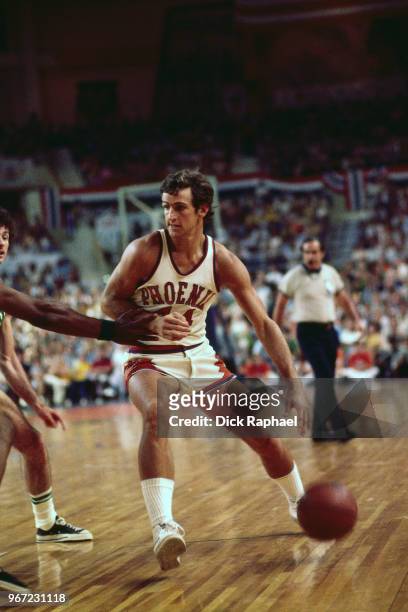 Paul Westphal of the Phoenix Suns handles the ball against the Boston Celtics circa 1978 at the Arizona Veterans Memorial Coliseum in Phoenix,...