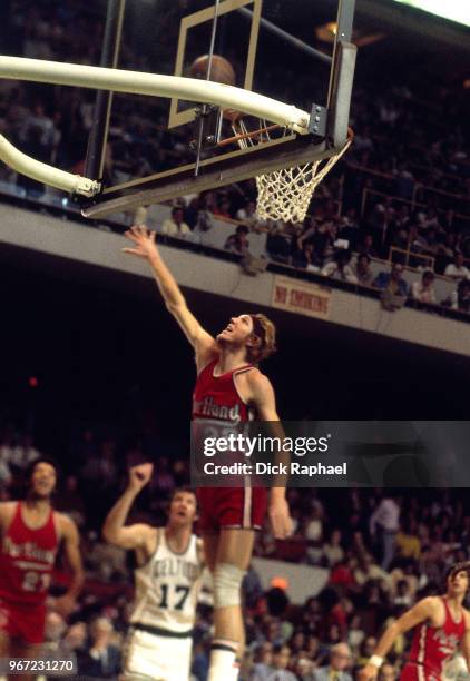 Bill Walton of the Portland Trail Blazers goes to the basket against the Boston Celtics circa 1978 at the Boston Garden in Boston, Massachusetts....