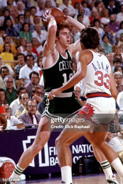 June 7, 1976 Sports Illustrated Magazine – Dave Cowens Celtics Vs. Alvan Adams Suns Cover