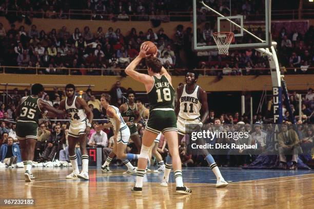 Dave Cowens of the Boston Celtics handles the ball against the Buffalo Braves circa 1974 at the Buffalo Memorial Auditorium in Buffalo, New York....