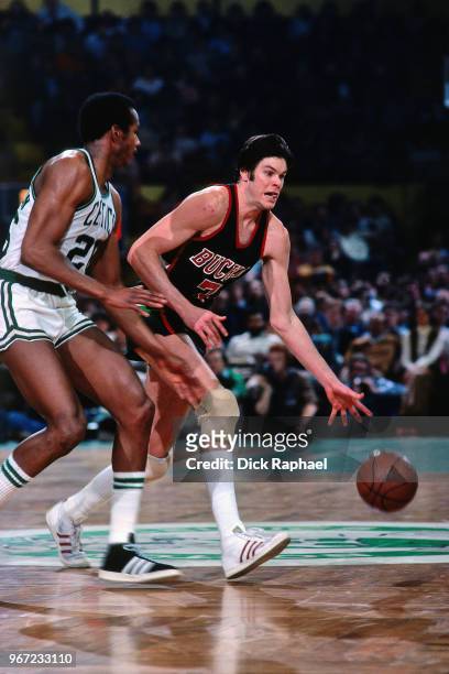 Dave Meyers of the Milwaukee Bucks handles the ball against the Boston Celtics circa 1978 at the Boston Garden in Boston, Massachusetts. NOTE TO...