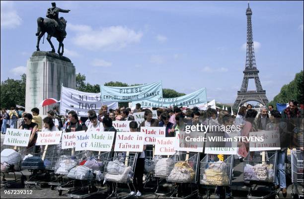 . MANIF. UNION FCAISE INDUST. HABILLEMENT.