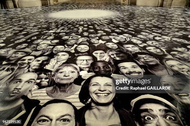 Oeuvre participative 'Inside out' de l'artiste plasticien 'JR' dans la nef et sur le dôme du Panthéon le 15 juin 2014, Paris, France.