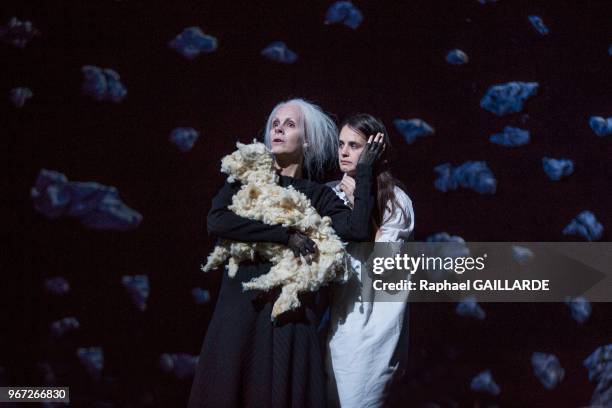 Florence Viala, Maria Josefa-Coraly Zahonero ,Magdalena- de la Comédie-Française interprètent 'La Maison de Bernarda Alba' dans la salle Richelieu,...