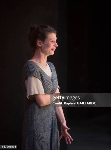 Anna Cervinka de la Comédie-Française interprète au 'Théâtre du Vieux Colombier' la pièce Vania d'après ''Oncle Vania d'Anton Tchekhov'' le 19...