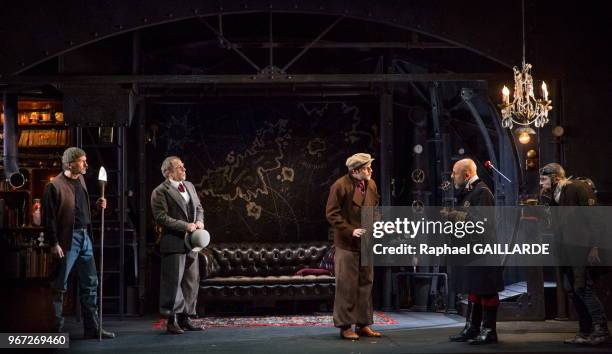 La Comédie-Française interprète au 'Théâtre du Vieux-Colombier' la pièce '20000 lieux sous les mers' d'après Jules Verne le 24 septembre 2015 à...