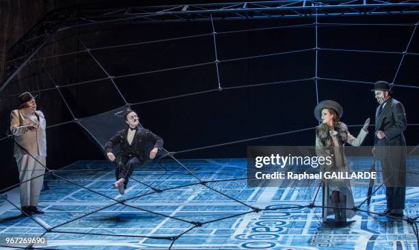 Laurent Stocker, Serge Bagdassarian, Florence Viala et Jérome Pouly lors de l'interprétation de 'La Résistible Ascension d'Arturo Ui' de Bertolt...