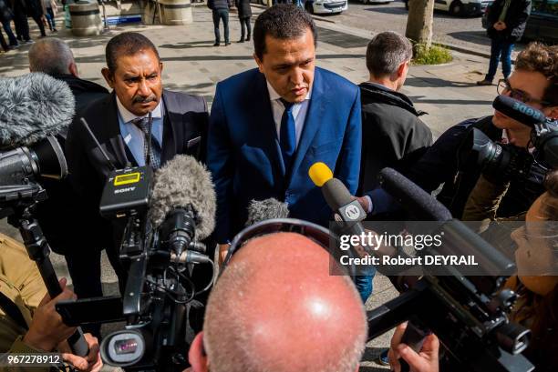 Imam de Drancy, Hassen Chalghoumi appelle devant les caméras de télévision les musulmans à descendre dans la rue pour manifester leur solidarité...