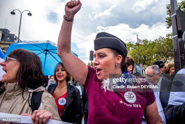 L'appel notamment de l'Association "Femmes Des Forces De L'Ordre En Colère" , policiers et femmes de policiers ont manifesté pour protester du manque...