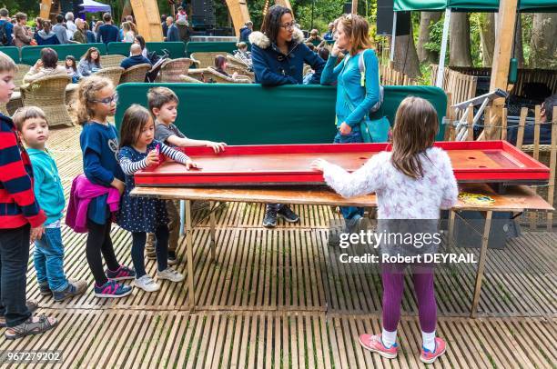 Installée au coeur du bois de Boulogne, la Fondation Goodplanet lancée par Yann Arthus-Bertrand propose chaque week-end des activités pédagogiques et...