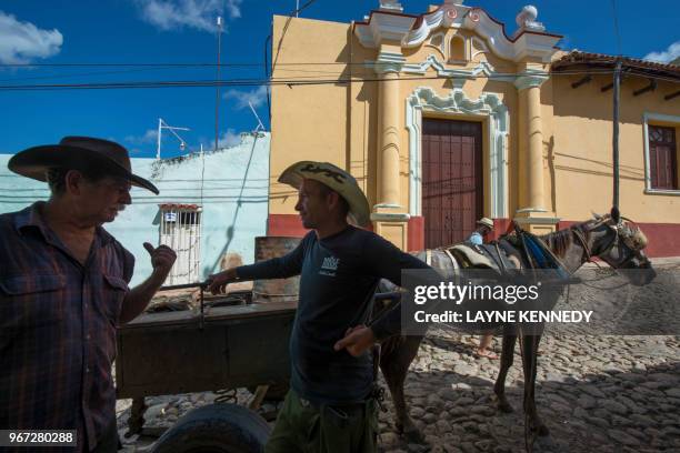 street scene, trinidad, cuba - sancti spiritus province stock pictures, royalty-free photos & images