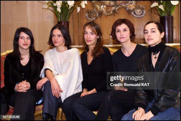 Chiara Caselli, Valentina Cervi, Dolores Chaplin, Alessandra Martinez and Amira Casar.