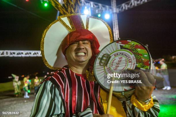 Samba Instruments Snare 403 Drum Snare Stock Photos, High-Res Pictures, and Images - Getty Images
