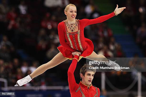 Stacey Kemp and David King of Great Britain compete in the figure skating pairs free skating on day 4 of the Vancouver 2010 Winter Olympics at the...