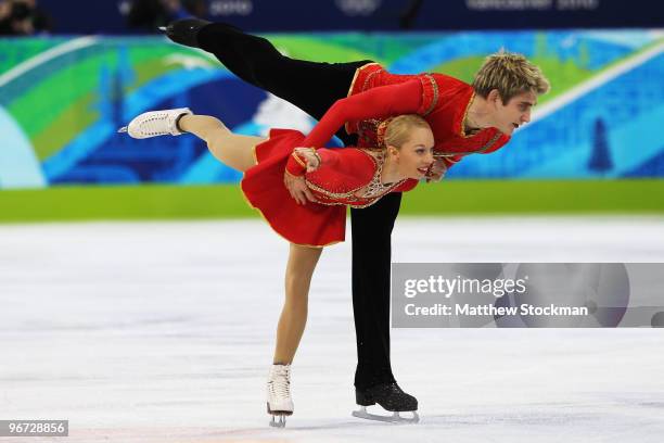 Stacey Kemp and David King of Great Britain compete in the figure skating pairs free skating on day 4 of the Vancouver 2010 Winter Olympics at the...