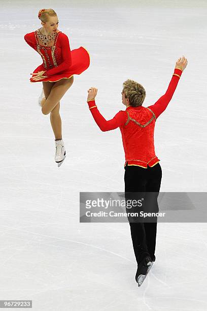 Stacey Kemp and David King of Great Britain compete in the figure skating pairs free skating on day 4 of the Vancouver 2010 Winter Olympics at the...