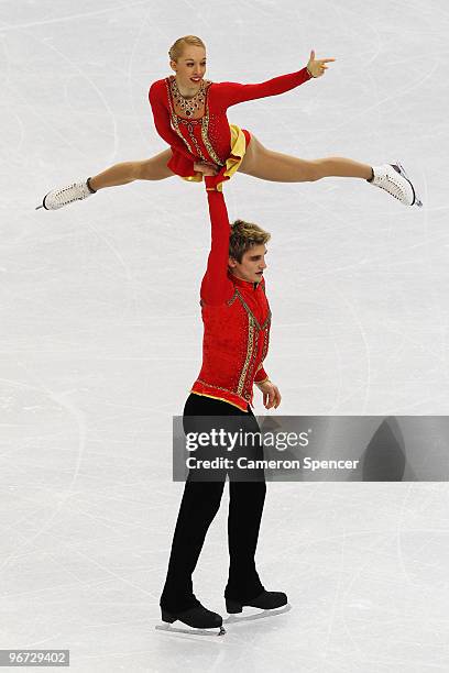 Stacey Kemp and David King of Great Britain compete in the figure skating pairs free skating on day 4 of the Vancouver 2010 Winter Olympics at the...