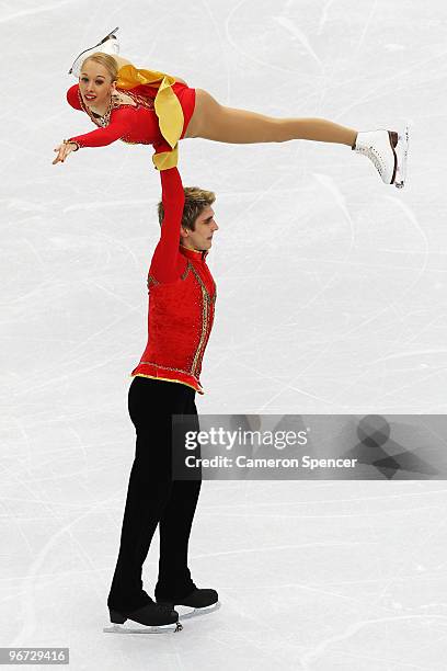 Stacey Kemp and David King of Great Britain compete in the figure skating pairs free skating on day 4 of the Vancouver 2010 Winter Olympics at the...