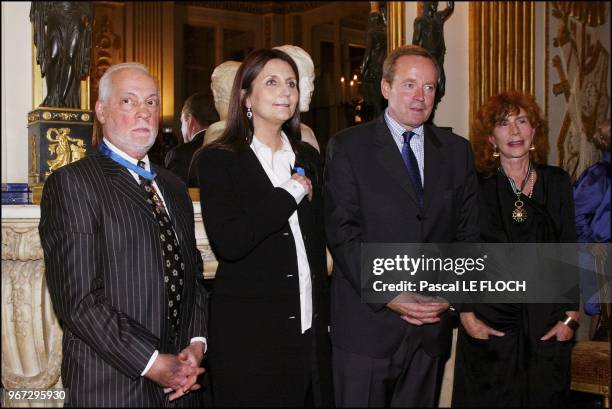 Michel Serrault, Michele Reiser chevalier dans l'ordre national merite, le Ministre de la culture Renaud Donnedieu de Vabres, Madeleine Chapsal...