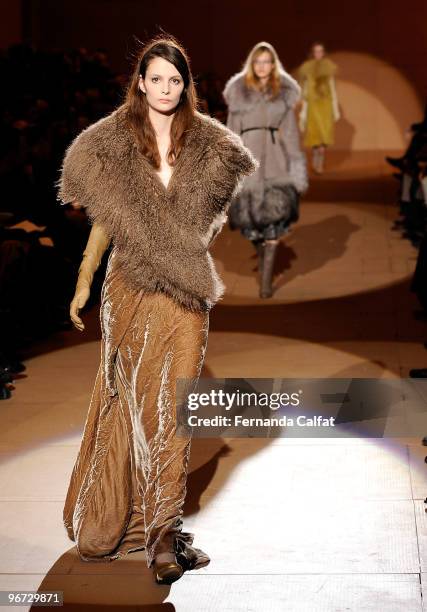 Model walks the runway at the Marc Jacobs Fall 2010 Fashion Show during Mercedes-Benz Fashion Week at the NY State Armory on February 15, 2010 in New...