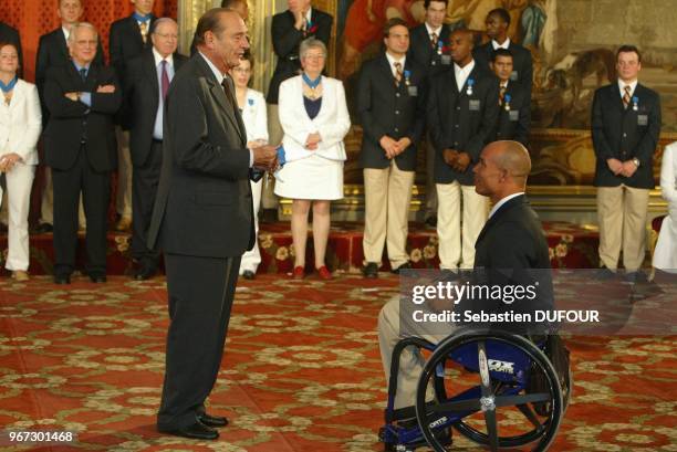 Reception offerte par Jacques Chirac en l honneur de la delegation Francaise aux jeux d'Athenes au palais de Elysee. Joel Jeannot commandeur de l...