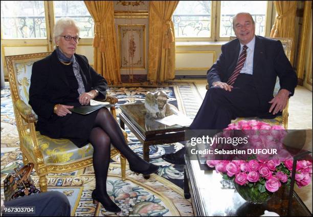 French president Jacques Chirac receives Carla Del Ponte, prosecutor of the International Criminal Tribunal for the former Yugoslavia.