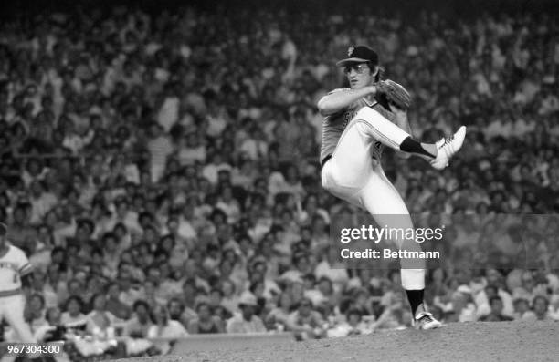 Gary Lavelle of the San Francisco Giants pitching during all star game.