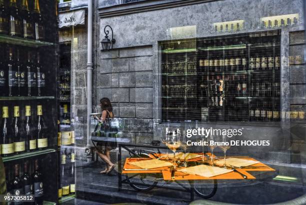 Un restaurant gastronomique pour la degustation du vin le 22 Juillet 2013, quartier Maubert, Paris, France.