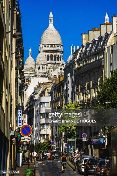 Vue de la Basilique du Sacre Coeur a Montmartre depuis le quartier de La Goutte d'Or le 10 Juillet 2013, Paris, France.