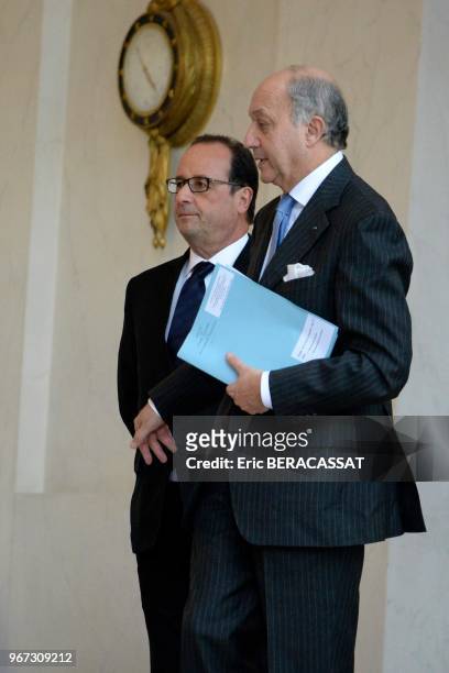 Le président français François Hollande et le ministre des affaires étrangères Laurent Fabius le 17 novembre 2015, Palais de l'Elysée, Paris, France.
