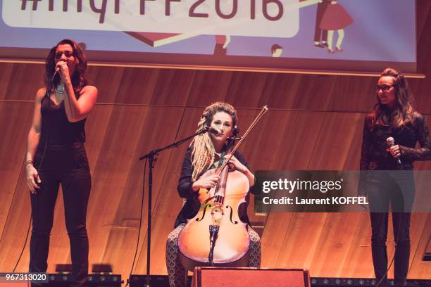 Lucie, Juliette et Elisa du groupe L.E.J pendant la cérémonie d?ouverture du 6ème 'My French Film Festival' à la Tour Eiffel le 17 janvier 2016,...